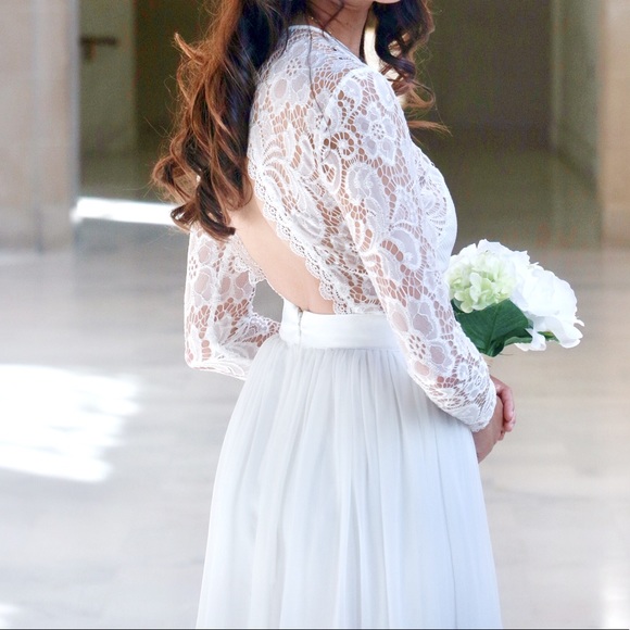 White lace long sleeve wedding dress with open back - Picture 2 of 8